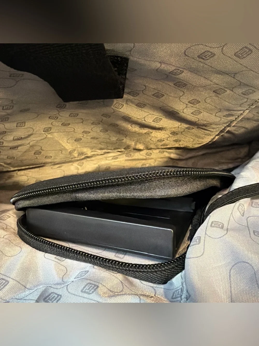 Powerbag Ful Messenger Laptop Bag w Battery Charger Smartphone Tablet 18